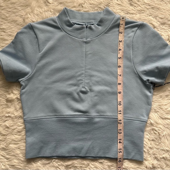 Alo Yoga Top Seamless Plush Cropped Short Sleeve Celestial Blue Sz S NWT New - Picture 12 of 12